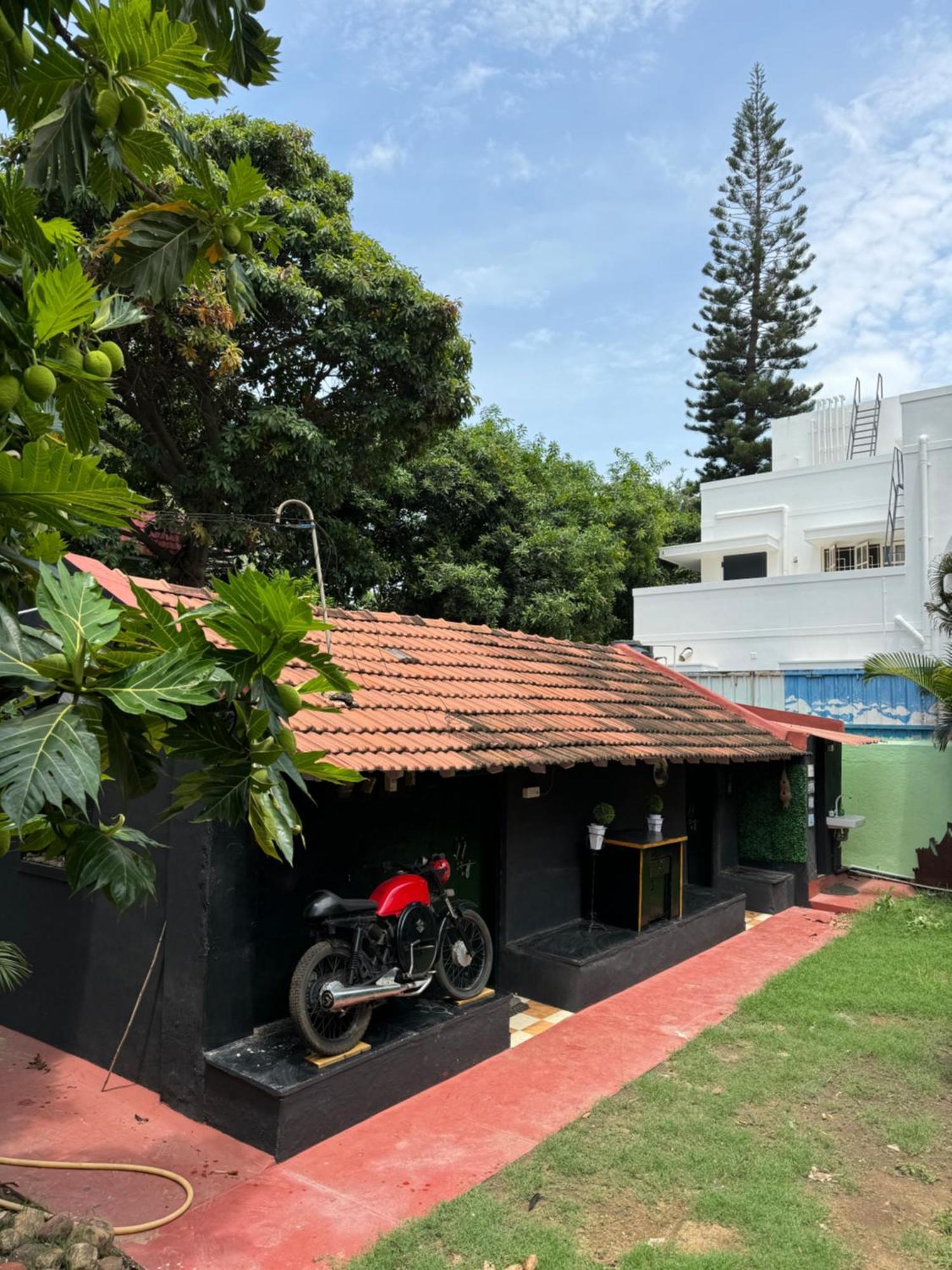 The Lazy Palm Shack Hotel Coimbatore Buitenkant foto